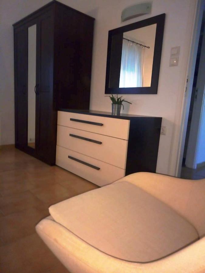 Thea Apartment Agia Marina Exterior foto